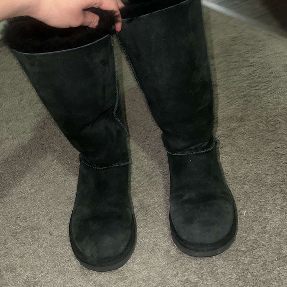 Black bow tall Ugg’s